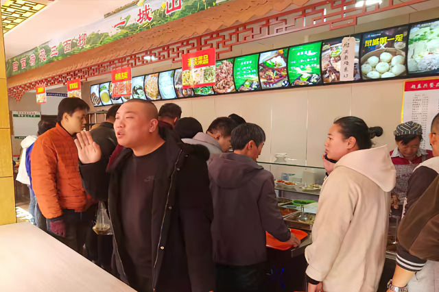 聚成超益兴加盟店生意场景
