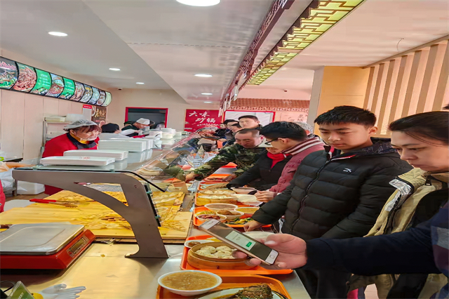 聚成超益兴加盟店生意场景