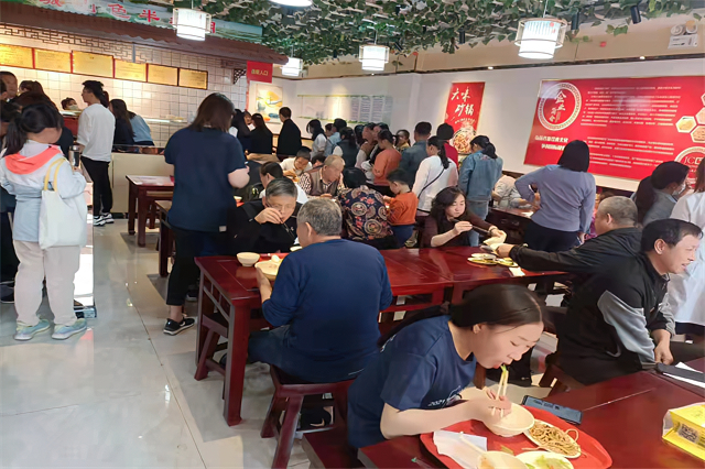 聚成超益兴加盟店生意大好