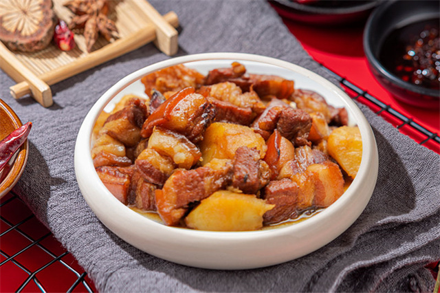 土豆红烧肉