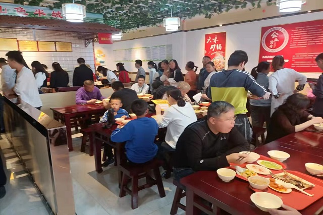 聚成超益兴快餐火爆开业！