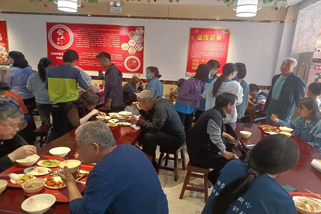 聚成超益兴快餐店火爆开业！