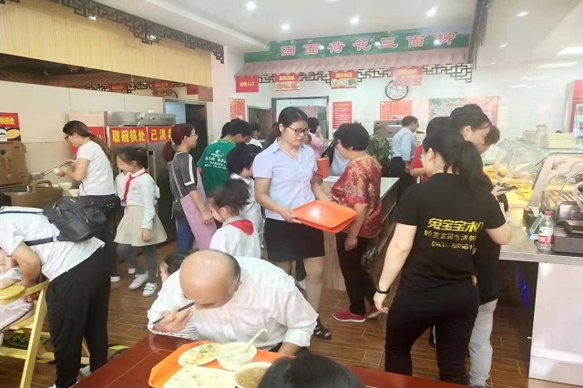 聚成超益兴快餐店面展示！